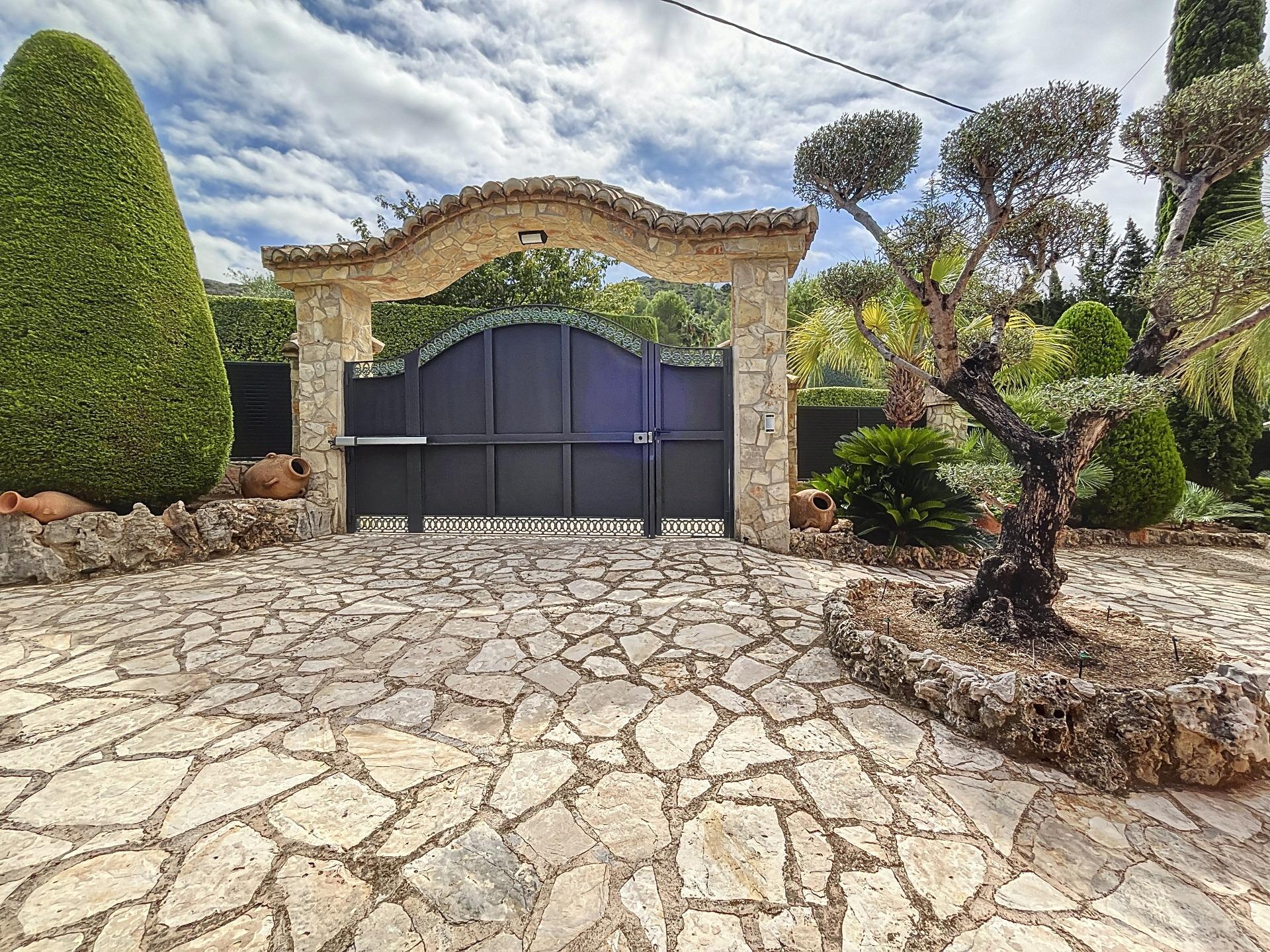 property image #3