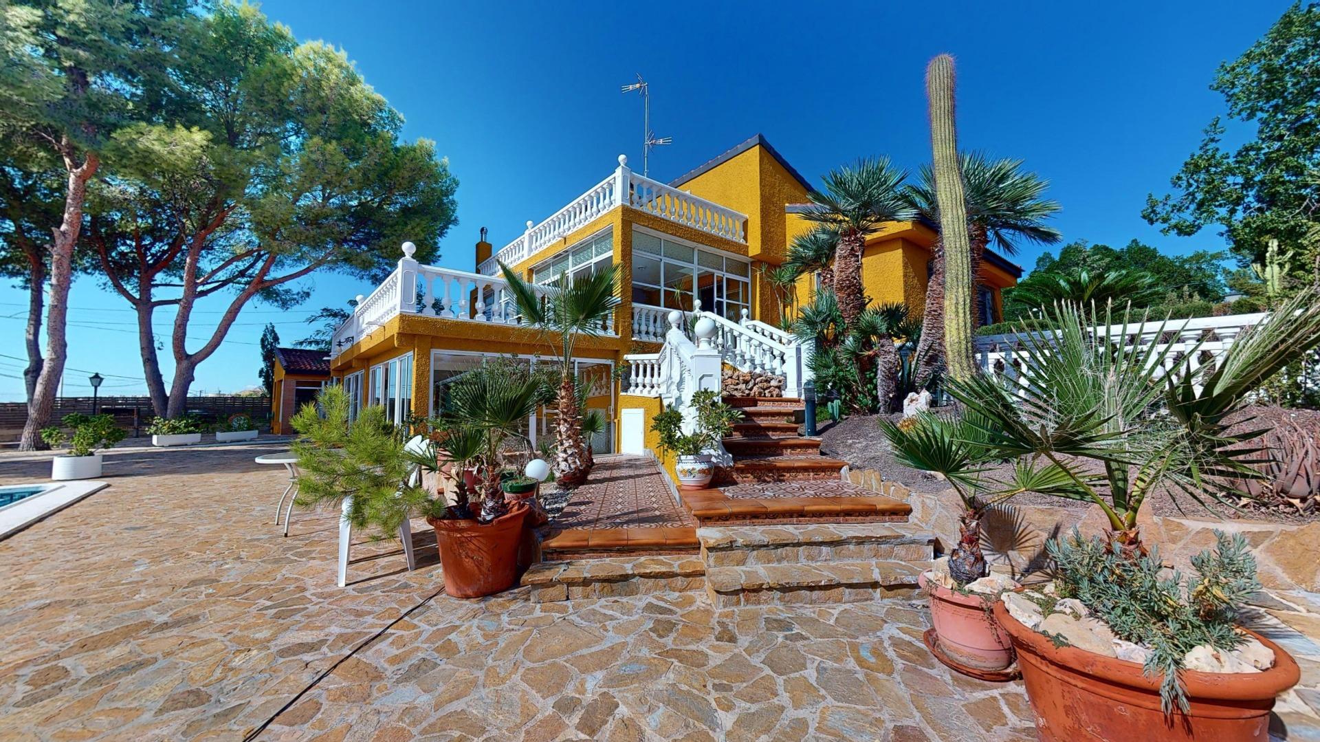property image #3