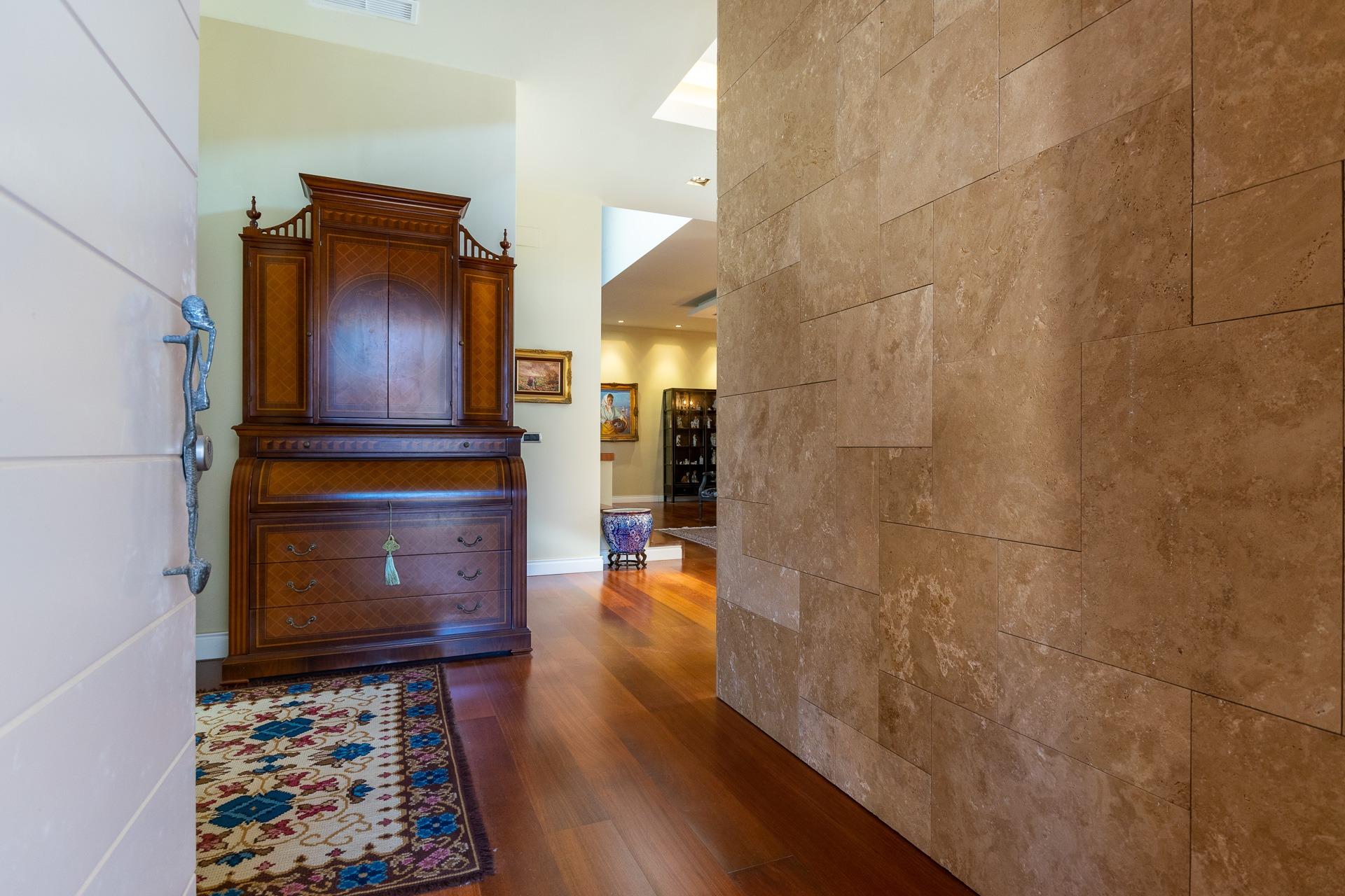 property image #3