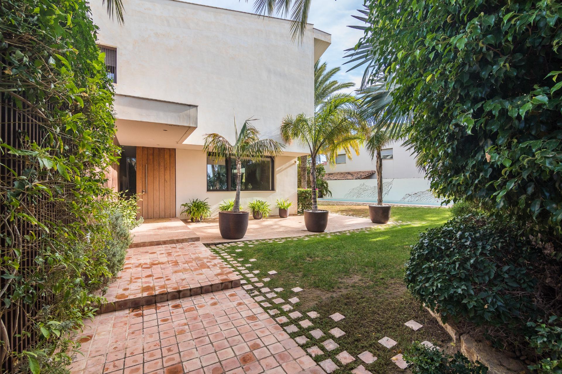 property image #3