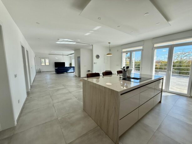 property image #3