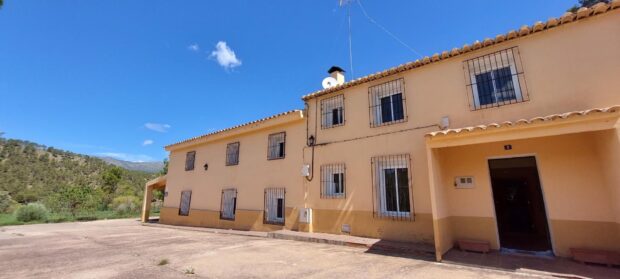 property image #3