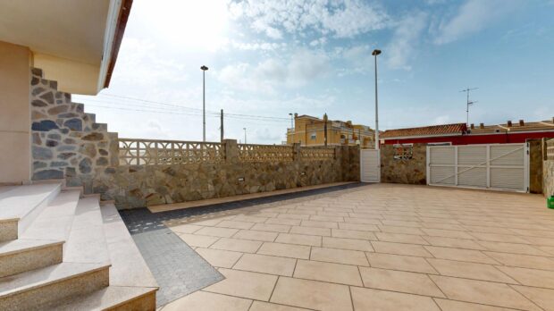 property image #3