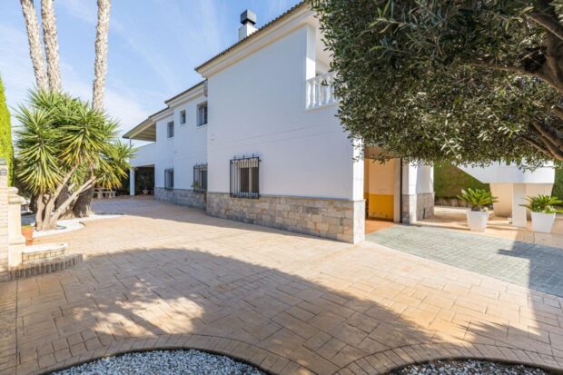 property image #3