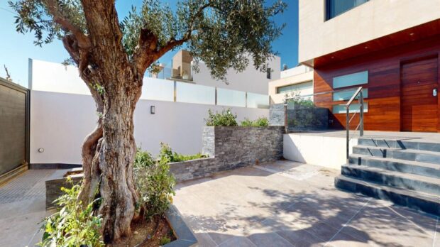 property image #3