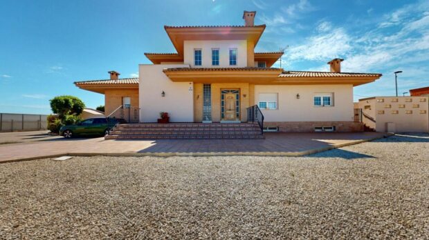 property image #3