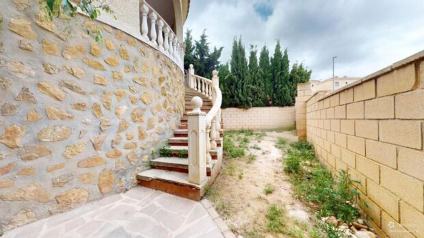 property image #3