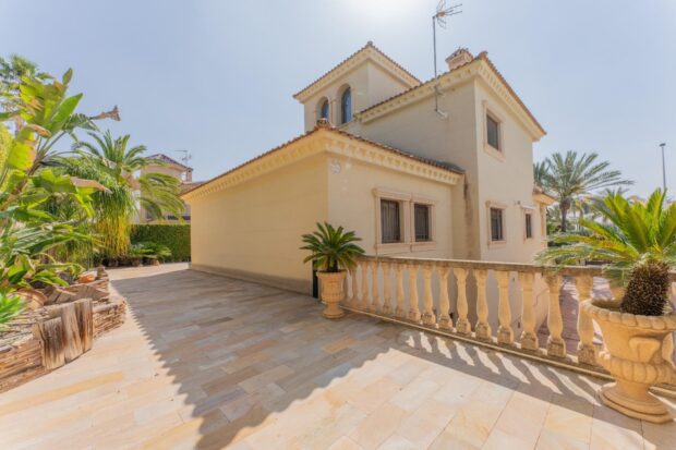 property image #3