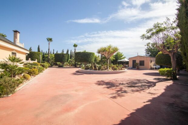 property image #3